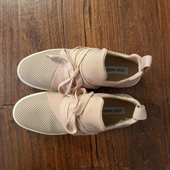 Steve Madden Sneakers - Picture 3 of 4
